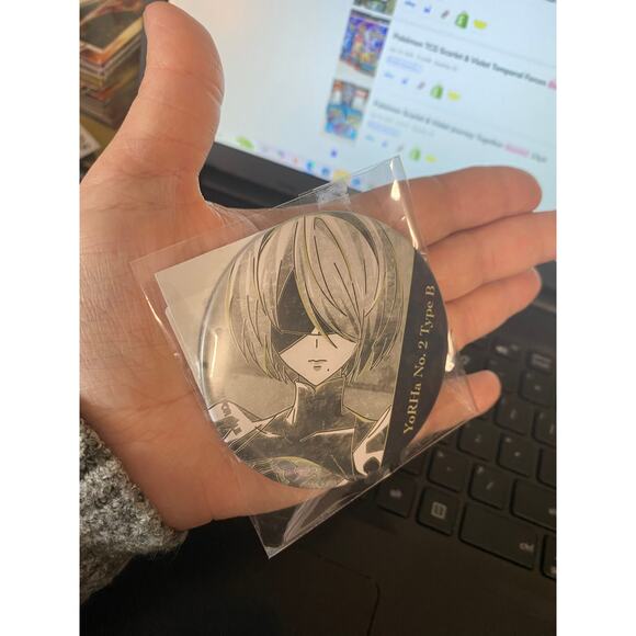 NieR: Automata 2b Large Tin Badge BONUS ITEM - Picture 3 of 3